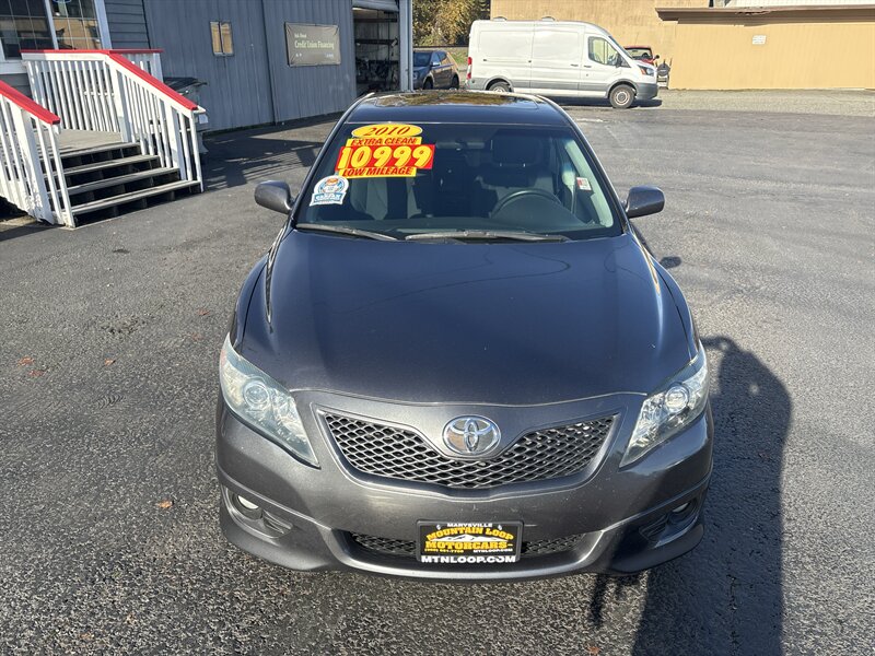 2010 Toyota Camry SE photo 2