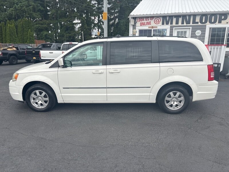 2009 White Chrysler Town & Country Touri for Sale in Marysville WA - Arlingtom WA at Mountain Loop Cars Stock 11224 VIN 2A8HR54159R673483