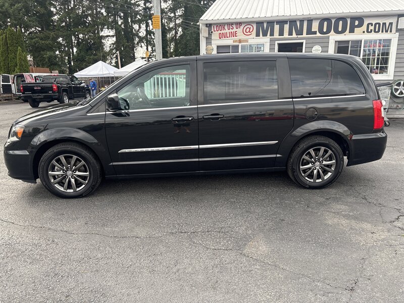 2015 Chrysler Town & Country S