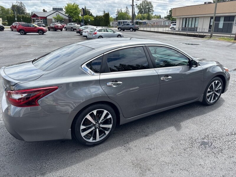 2017 Nissan Altima 2.5 photo 4