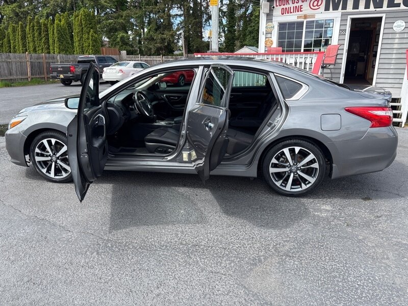 2017 Nissan Altima 2.5 photo 6