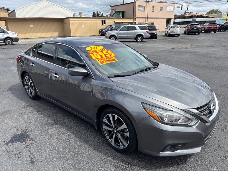 2017 Nissan Altima 2.5 photo 3