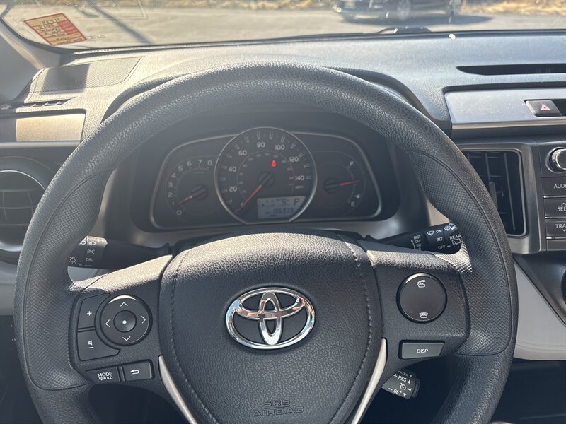 2013 Toyota RAV4 LE photo 9
