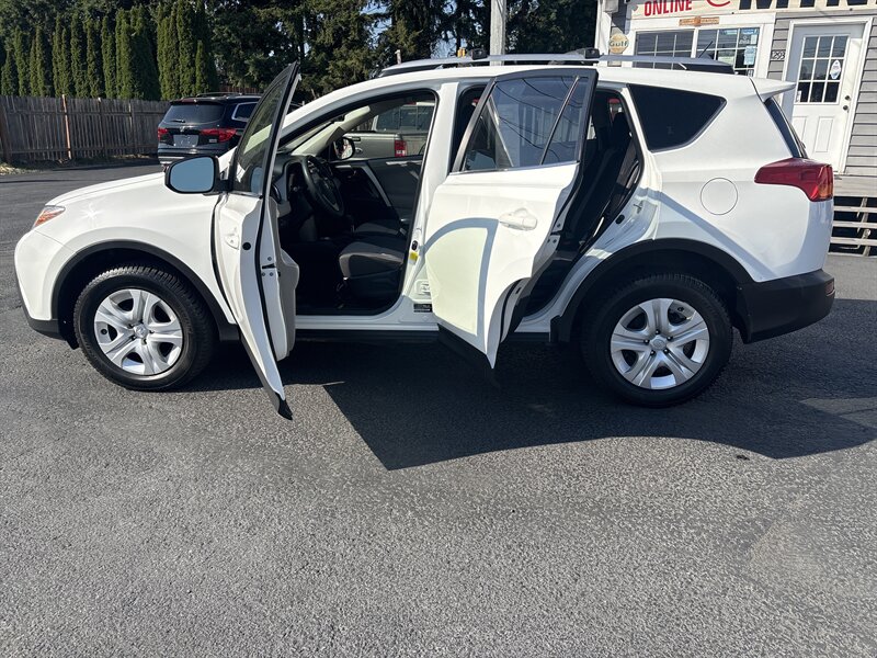 2013 Toyota RAV4 LE photo 6