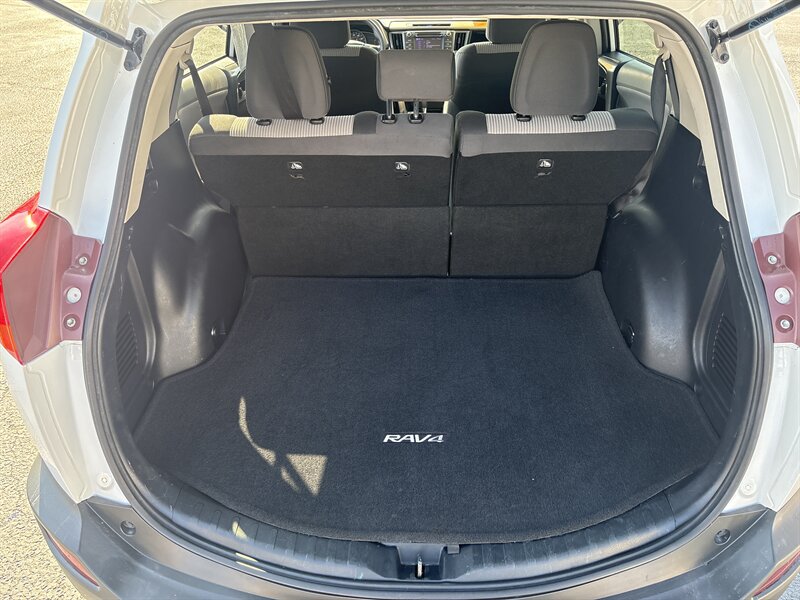 2013 Toyota RAV4 LE photo 16