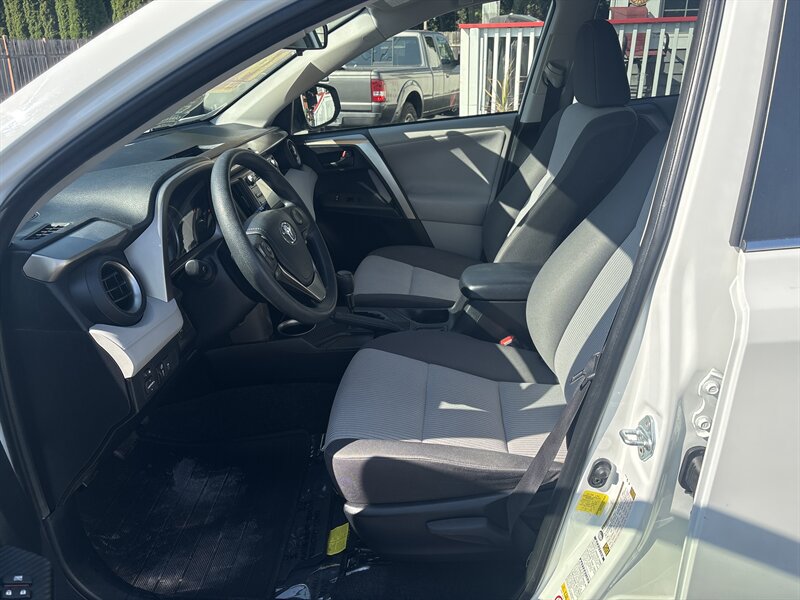 2013 Toyota RAV4 LE photo 7