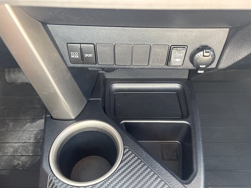 2013 Toyota RAV4 LE photo 13