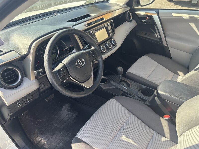 2013 Toyota RAV4 LE photo 8