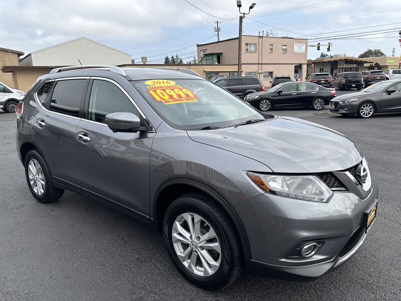 2016 Nissan Rogue SV photo 3