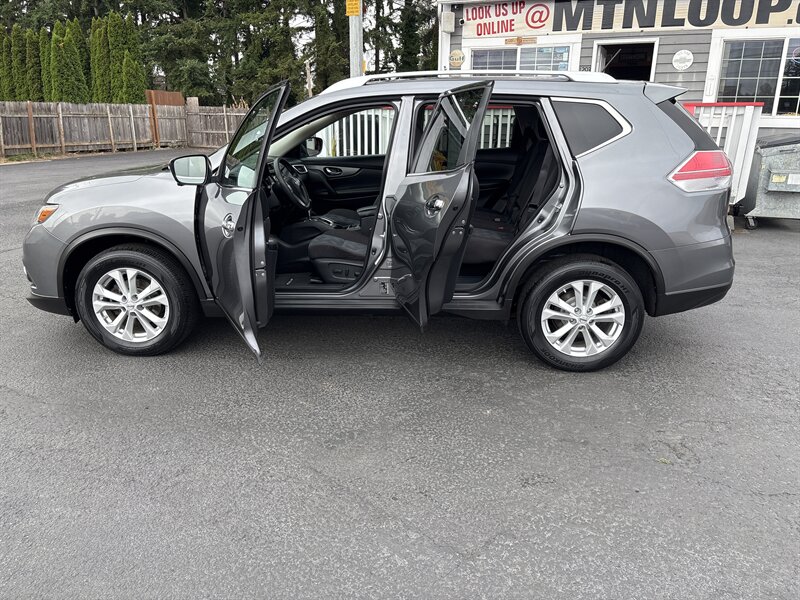 2016 Nissan Rogue SV photo 6