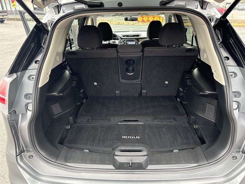 2016 Nissan Rogue SV photo 19