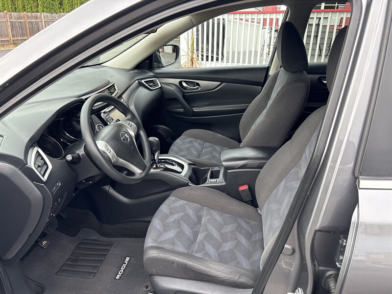2016 Nissan Rogue SV photo 7