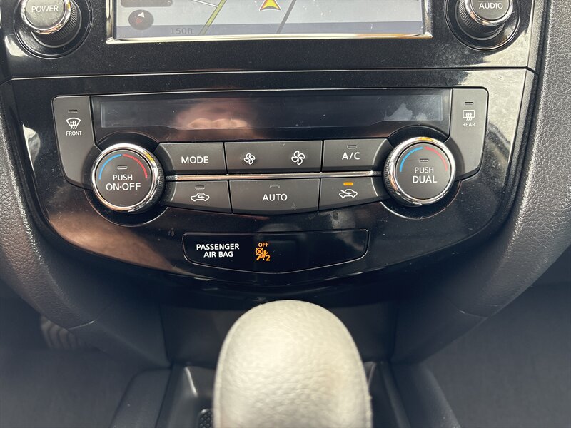 2016 Nissan Rogue SV photo 15