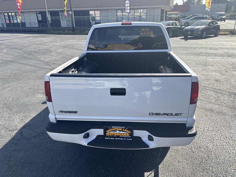 2003 Chevrolet S-10 Pickup photo 3