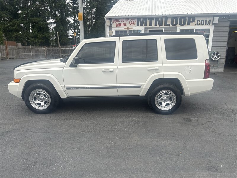 White 2010 Jeep Commander SUV / Crossover Four-Wheel Drive Automatic