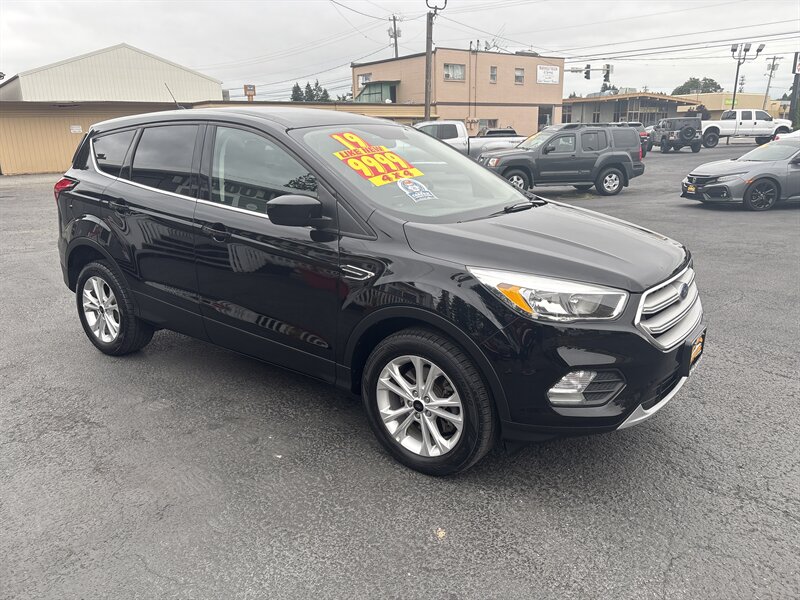 2019 Ford Escape SE photo 3