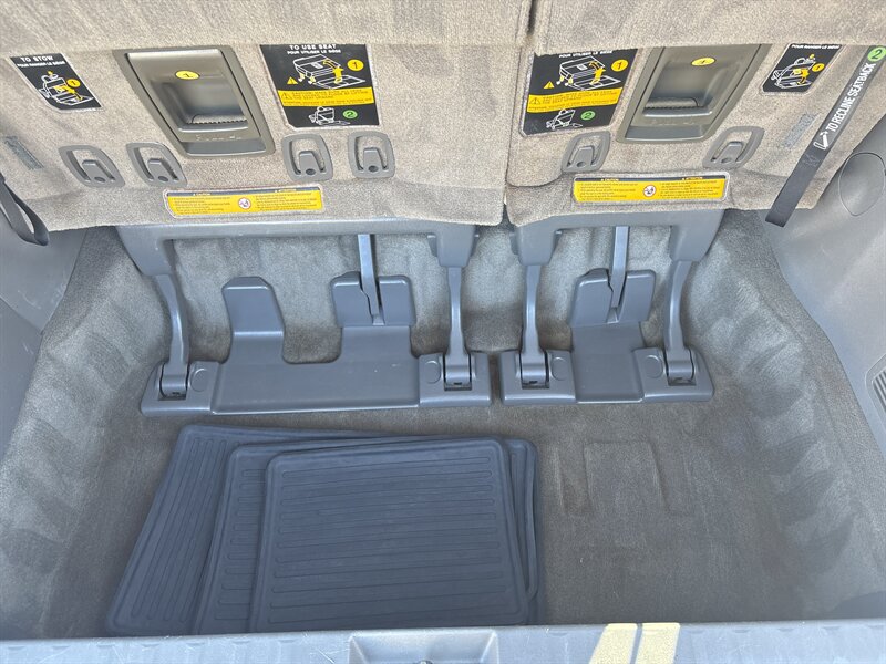 2013 Toyota Sienna photo 18