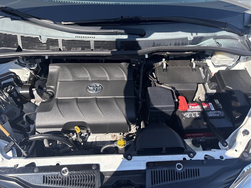 2013 Toyota Sienna photo 21