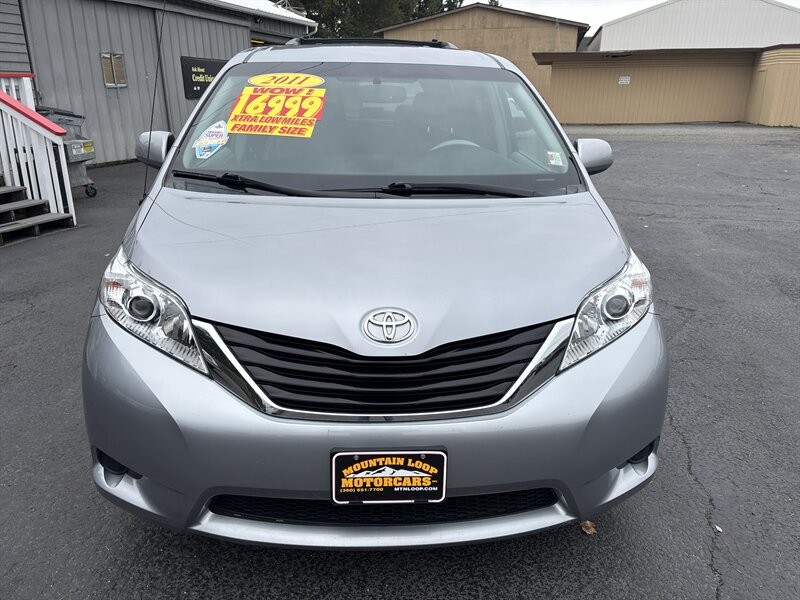 2011 Toyota Sienna LE photo 2