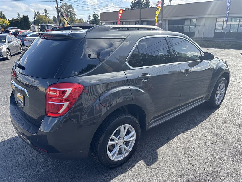 2017 Chevrolet Equinox LT photo 4