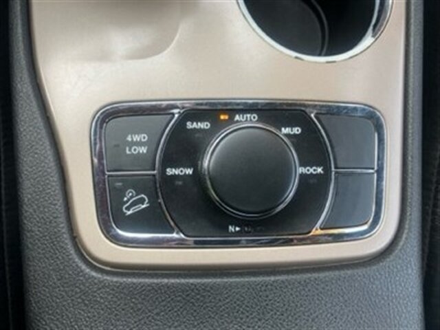 2015 Jeep Grand Cherokee Limited photo 16