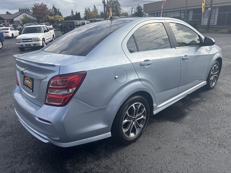 2018 Chevrolet Sonic LT photo 4