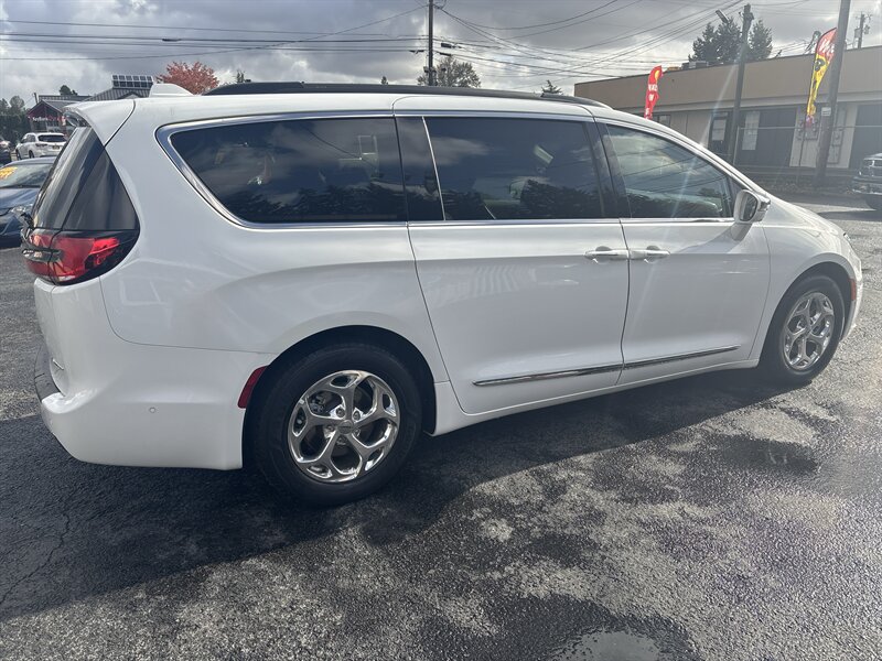 2022 Chrysler Pacifica Limited photo 4