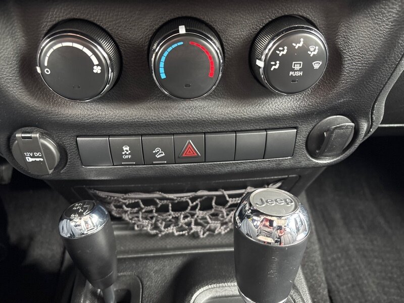 2013 Jeep Wrangler Unlimited S photo 13