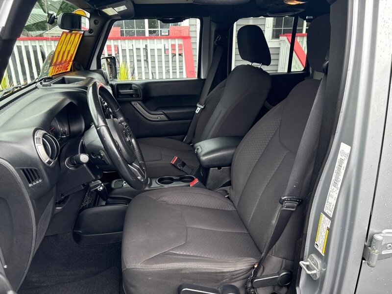 2013 Jeep Wrangler Unlimited S photo 7