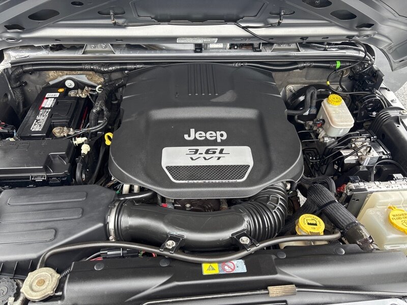 2013 Jeep Wrangler Unlimited S photo 18
