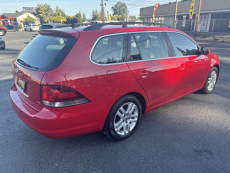 2011 Volkswagen Jetta SportWagen photo 4