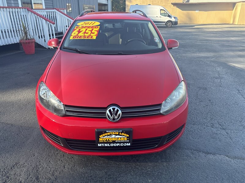 2011 Volkswagen Jetta SportWagen photo 2