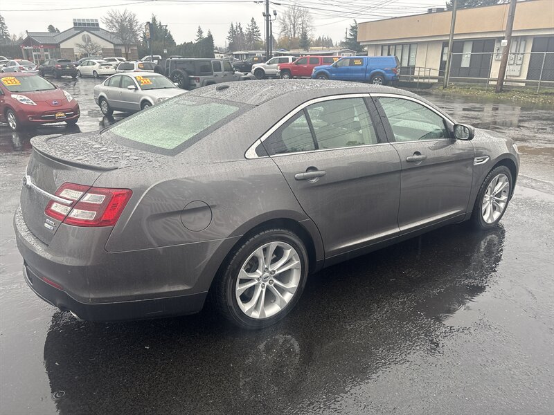 2013 Ford Taurus SEL photo 4