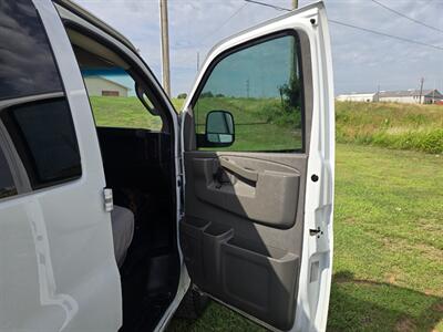 2017 Chevrolet Express LT 3500 1OWNER 6.0L RUNS&DRIVES GREAT AC   - Photo 48 - Woodward, OK 73801