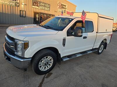 2018 Ford F-250 1OWNER 6.2L SERIVES TOPPER RUNS&DRIVES GREAT! A/C   - Photo 2 - Woodward, OK 73801