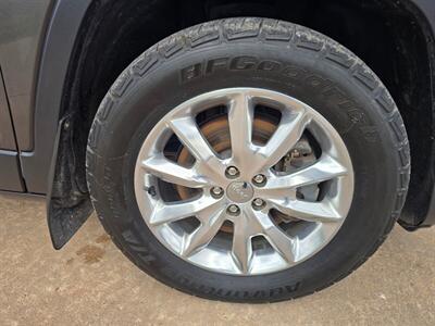 2015 Jeep Cherokee Limited 4WD LG ROOF LEATHER LOADED NEW TIRES A/C!!   - Photo 69 - Woodward, OK 73801