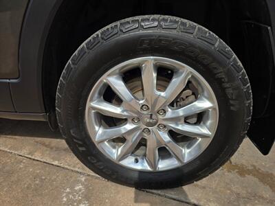 2015 Jeep Cherokee Limited 4WD LG ROOF LEATHER LOADED NEW TIRES A/C!!   - Photo 70 - Woodward, OK 73801