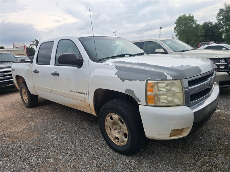 2008 Chevrolet Silverado 1500 5.3L NEED MOTOR WORK!! STILL RUNS & DRIVES BAD CYL   - Photo 1 - Woodward, OK 73801