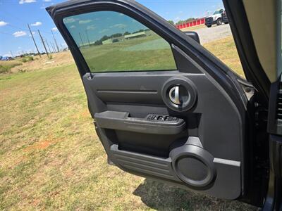 2011 Dodge Nitro Heat 3.7L RUNS&DRIVES GREAT AC COLD GOOD TIRES - Photo 44 - Woodward, OK 73801