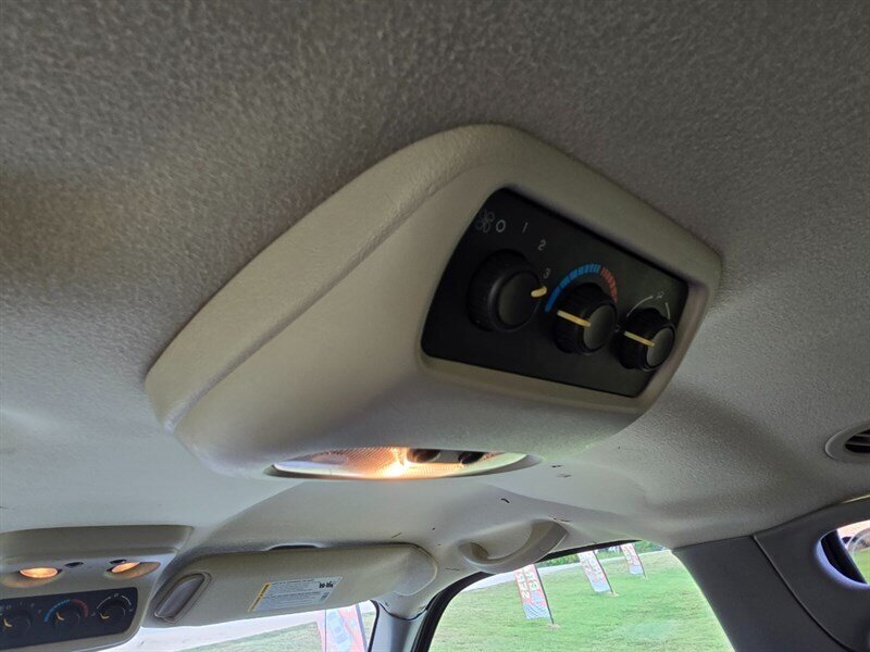 2005 Chevrolet Suburban 1500 LT  