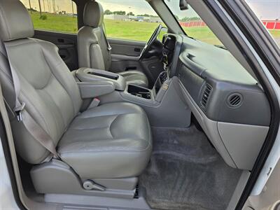 2005 Chevrolet Suburban 1500 LT 5.3l 4x4 1OWNER NEW TIRES CLEAN CARFAX!!   - Photo 17 - Woodward, OK 73801