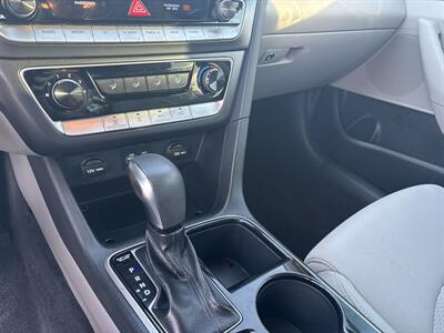 2019 Hyundai SONATA SE   - Photo 19 - Topeka, KS 66608