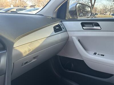 2019 Hyundai SONATA SE   - Photo 20 - Topeka, KS 66608