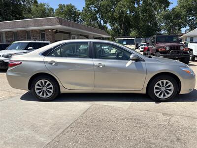 2016 Toyota Camry LE   - Photo 2 - Topeka, KS 66608