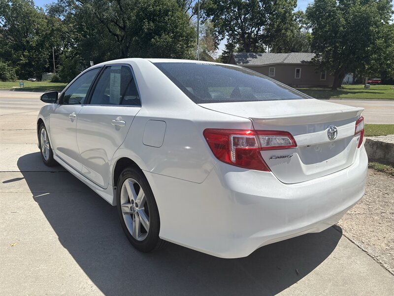 2014 Toyota Camry LE   - Photo 3 - Topeka, KS 66608