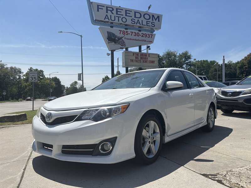 2014 Toyota Camry LE   - Photo 1 - Topeka, KS 66608