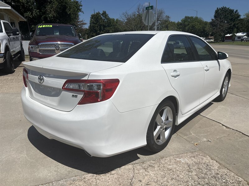 2014 Toyota Camry LE   - Photo 5 - Topeka, KS 66608