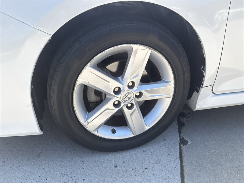 2014 Toyota Camry LE   - Photo 9 - Topeka, KS 66608