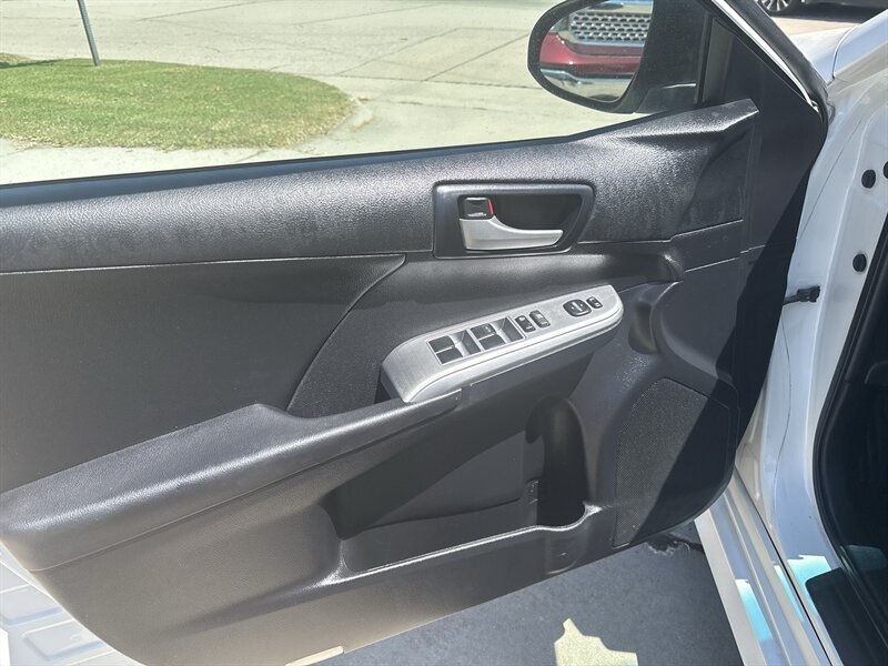 2014 Toyota Camry LE   - Photo 12 - Topeka, KS 66608
