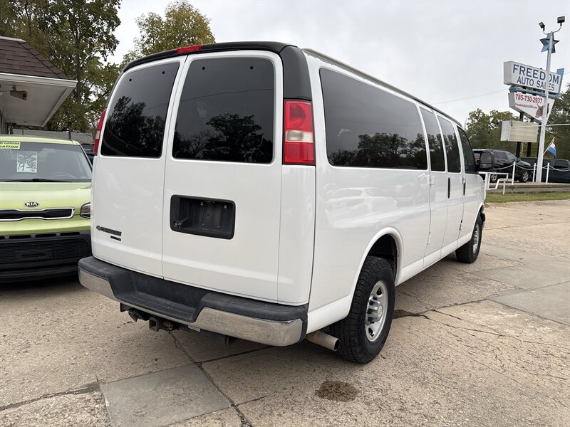 2014 Chevrolet Express LT 3500 photo 2